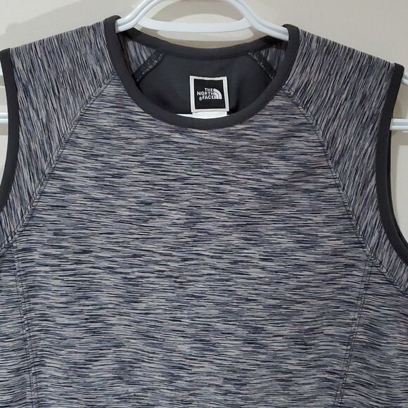 The North Face vaporwick sleeveless top - Picture 4 of 6